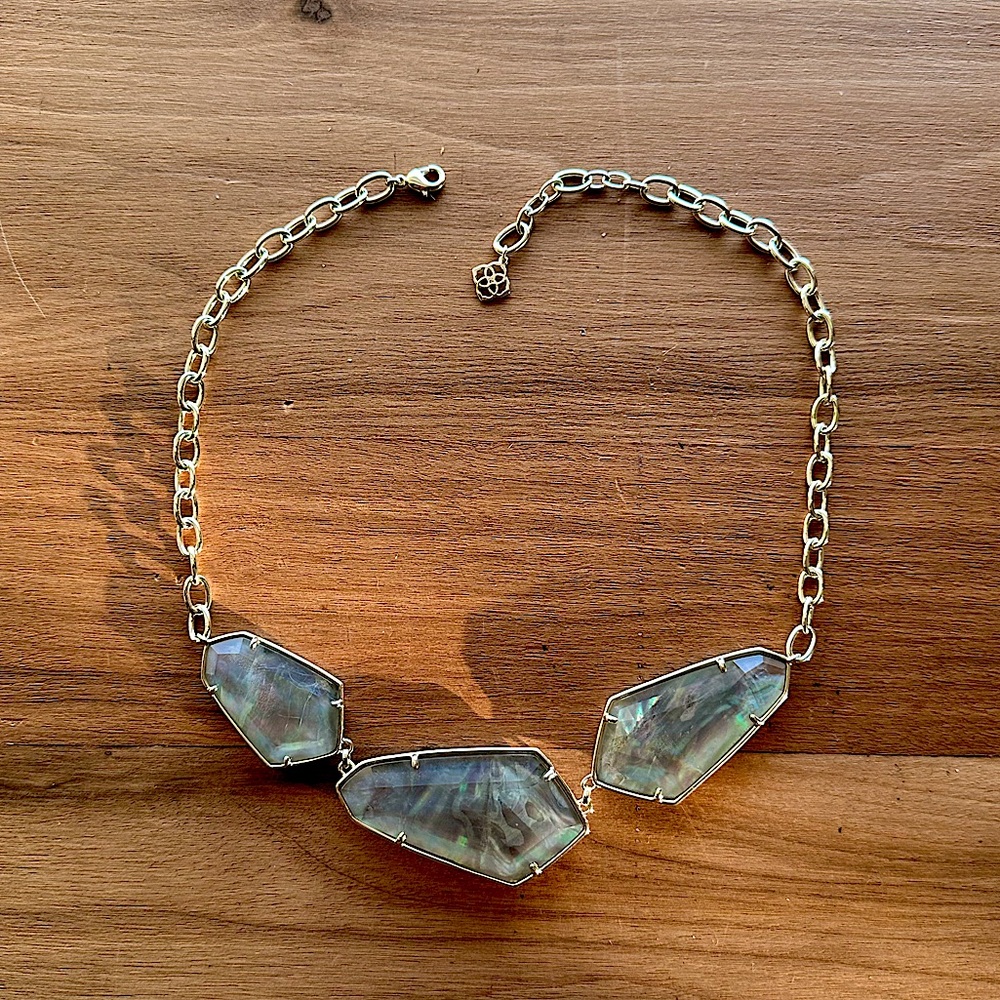 *Rare* Kendra Scott Grey Illusion “Violet” Statement Necklace